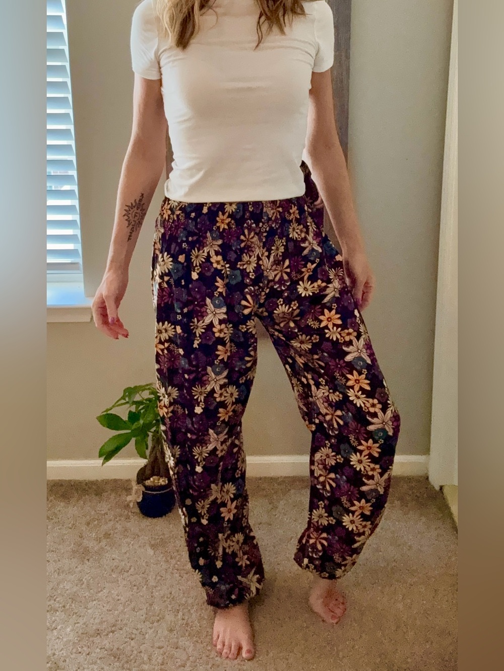 NWOT- Floral Elastic-Waist Wide-Leg Pants in Black